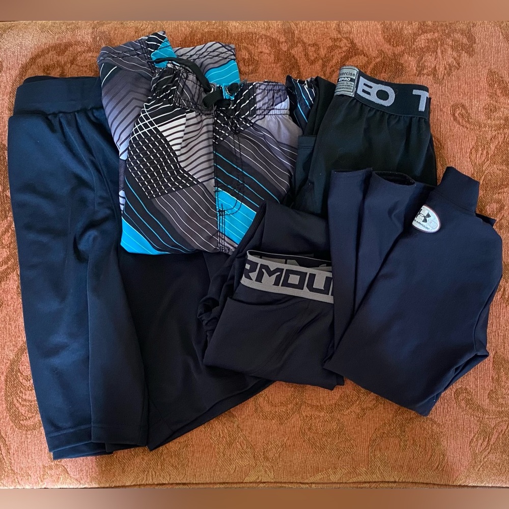 BUNDLE - Boys Size M
Under Armour - Exepro - Bathing Suit